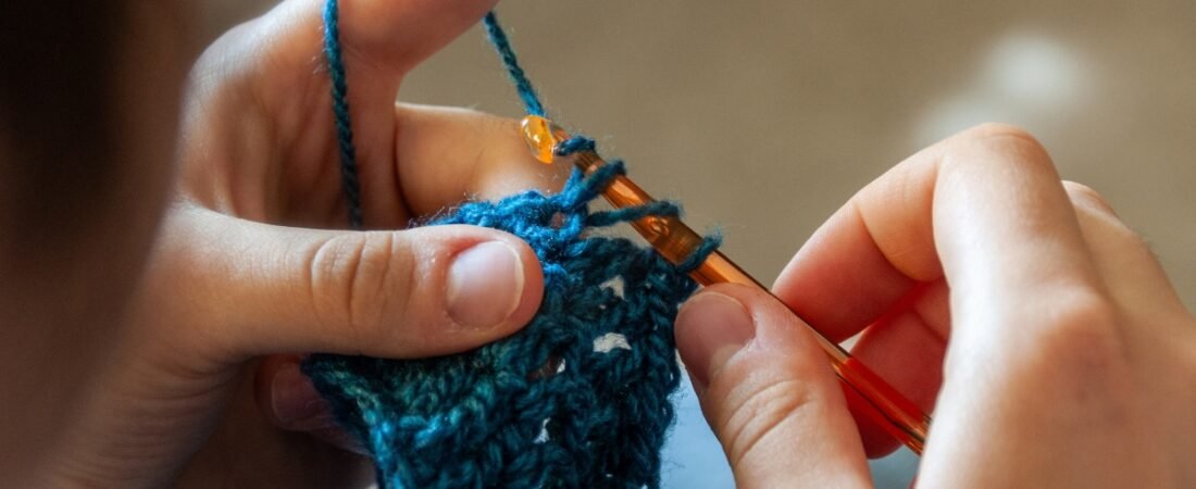 How to Crochet a Magic Ring + Free No-Sew Loaf Cat Amigurumi Pattern