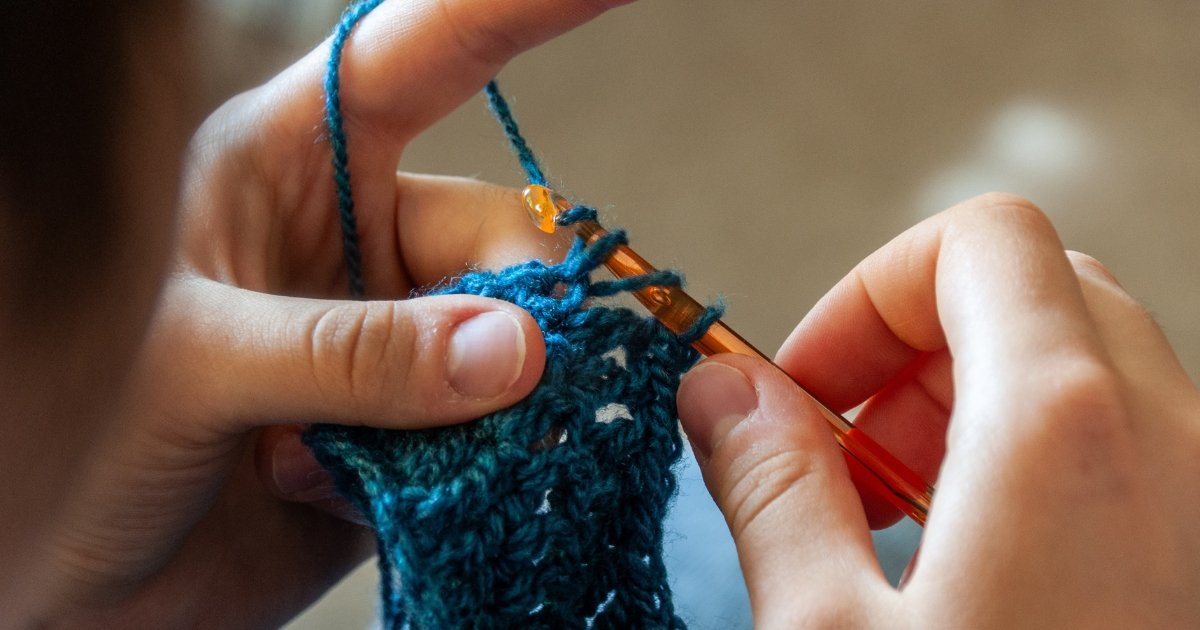 How to Crochet a Magic Ring + Free No-Sew Loaf Cat Amigurumi Pattern
